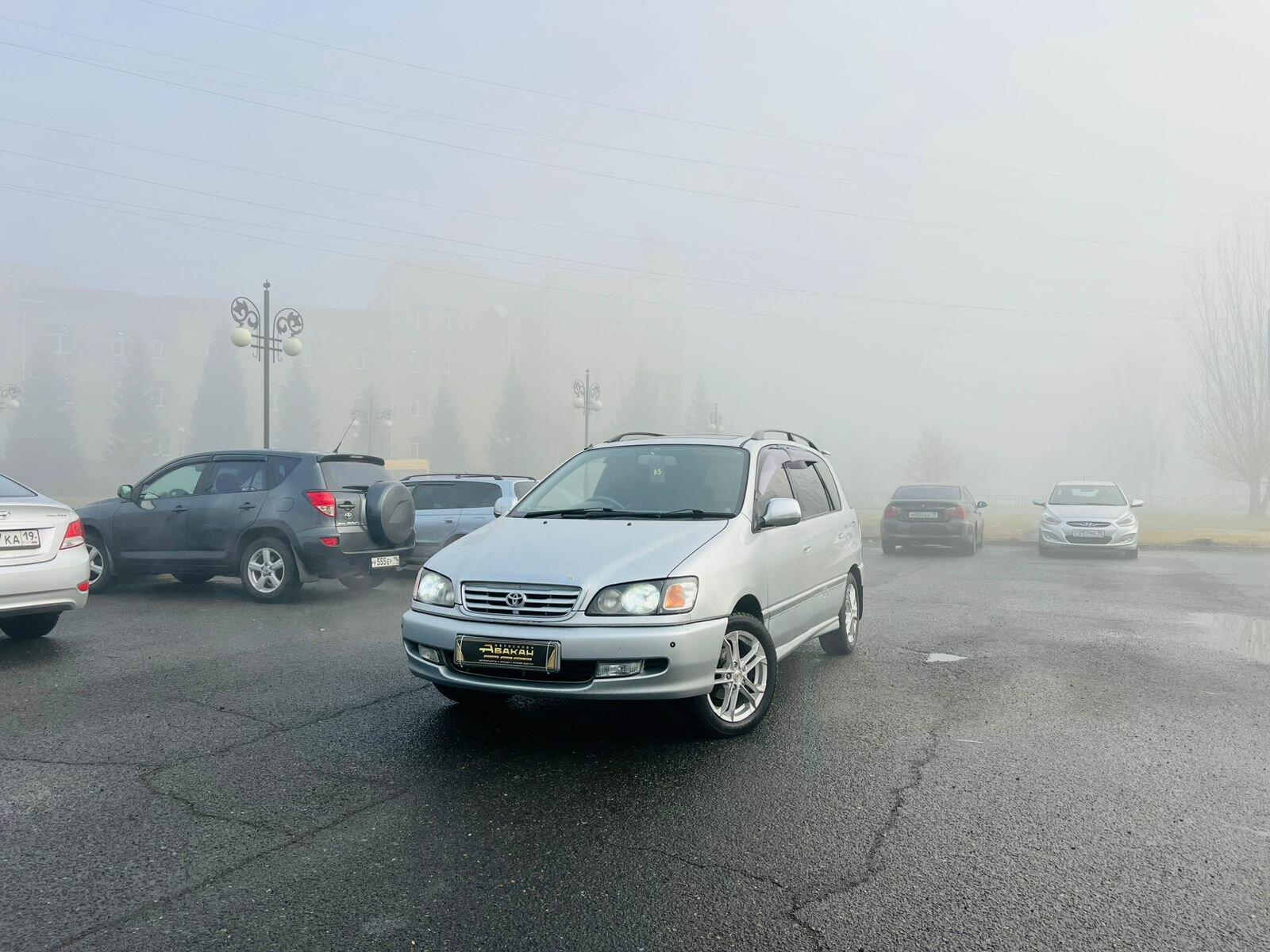 Toyota Ipsum — фото 1